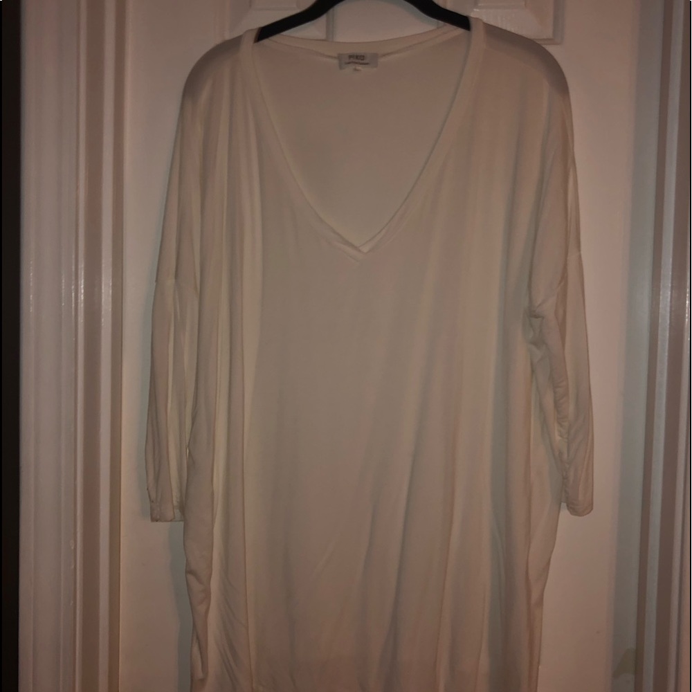 Long sleeve V-Neck shirt